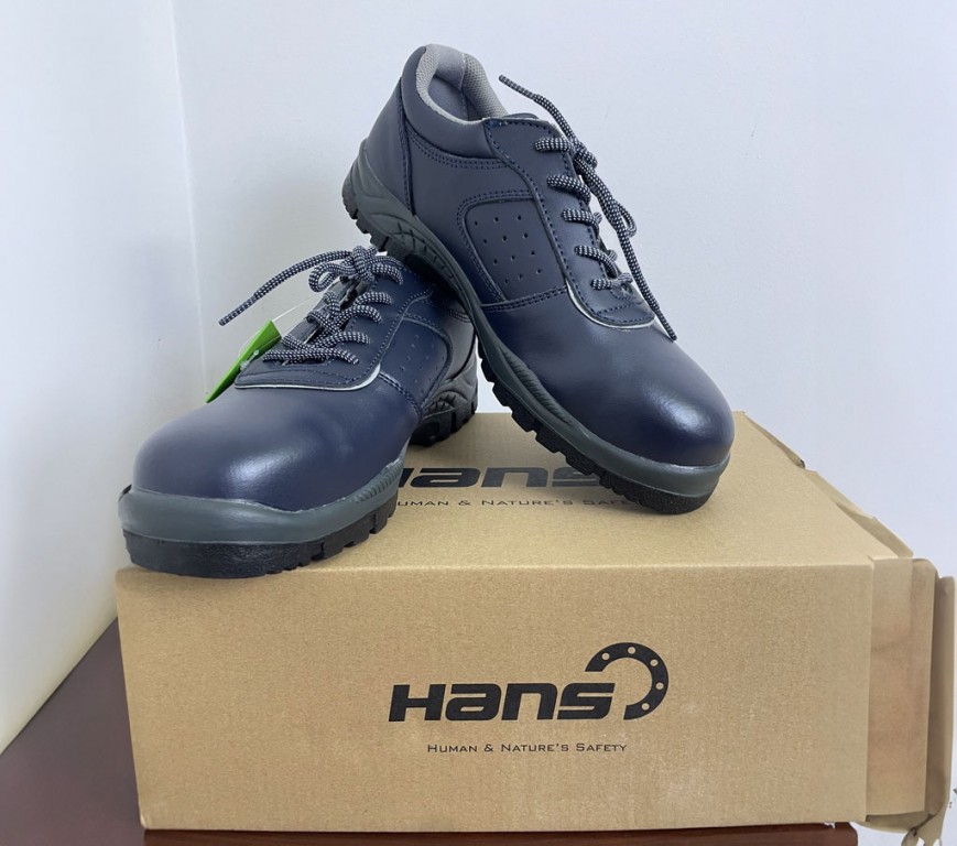 Tìm hiểu tổng quan về giày bảo hộ lao động cách điện